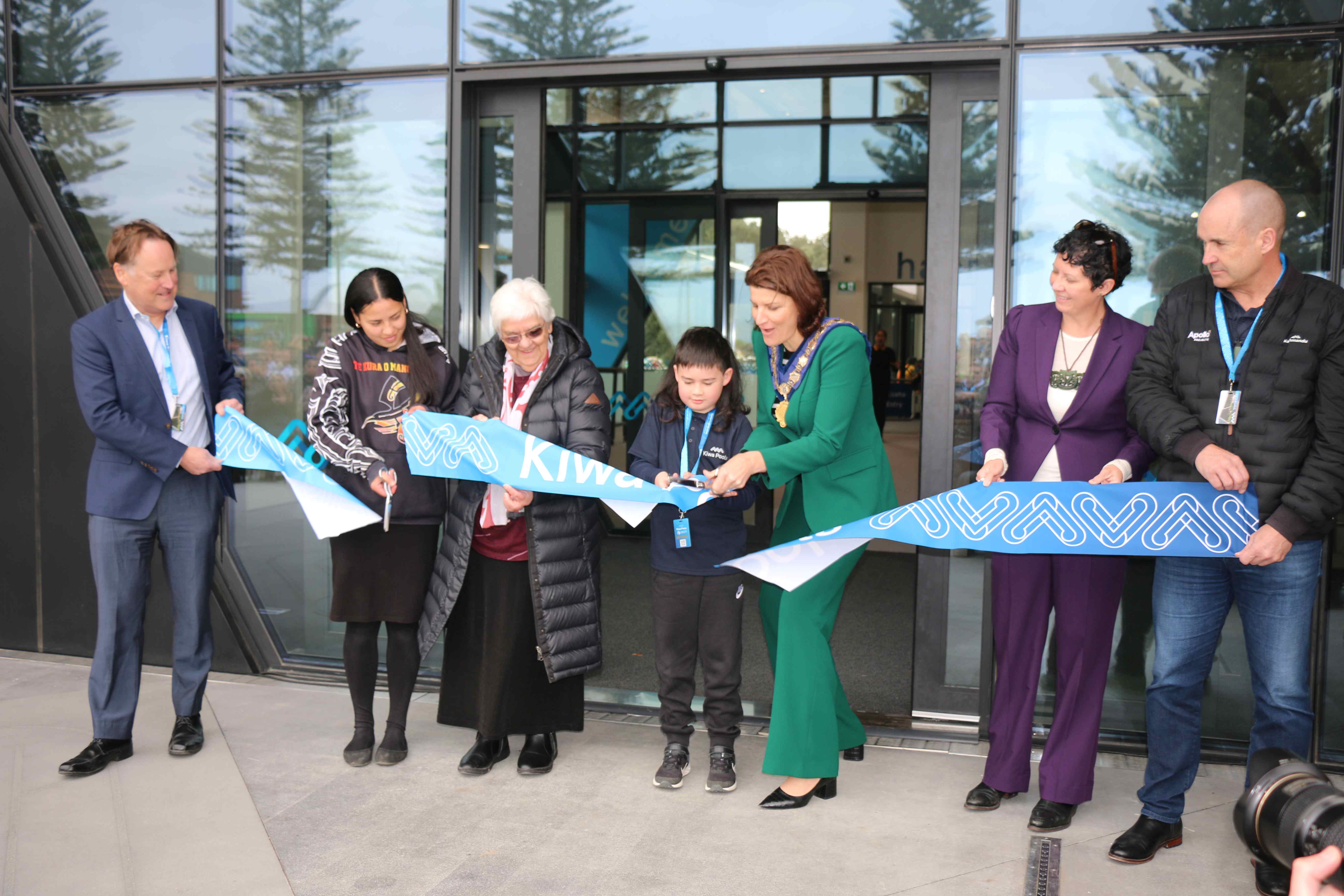 Ribbon cutting Kiwa Pools 23 Aug 2023